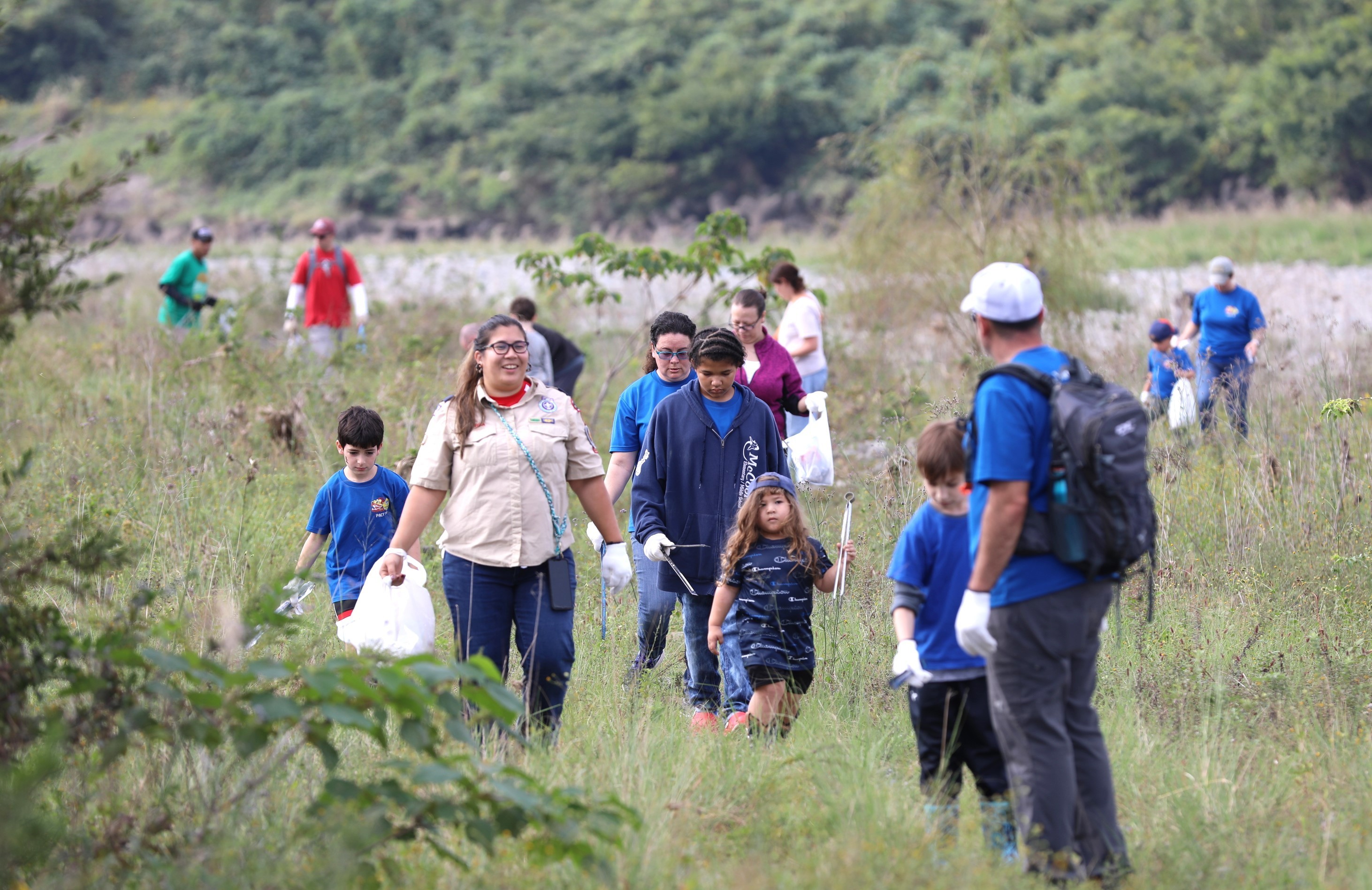 Friends, neighbors join forces to tackle community cleanup project near Camp Zama